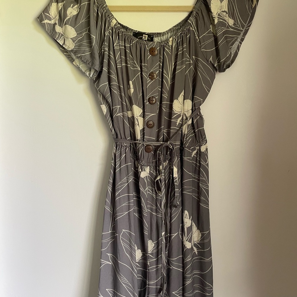 Lexbreezy Off-Shoulder Gray Ginger Romper. Size Large.